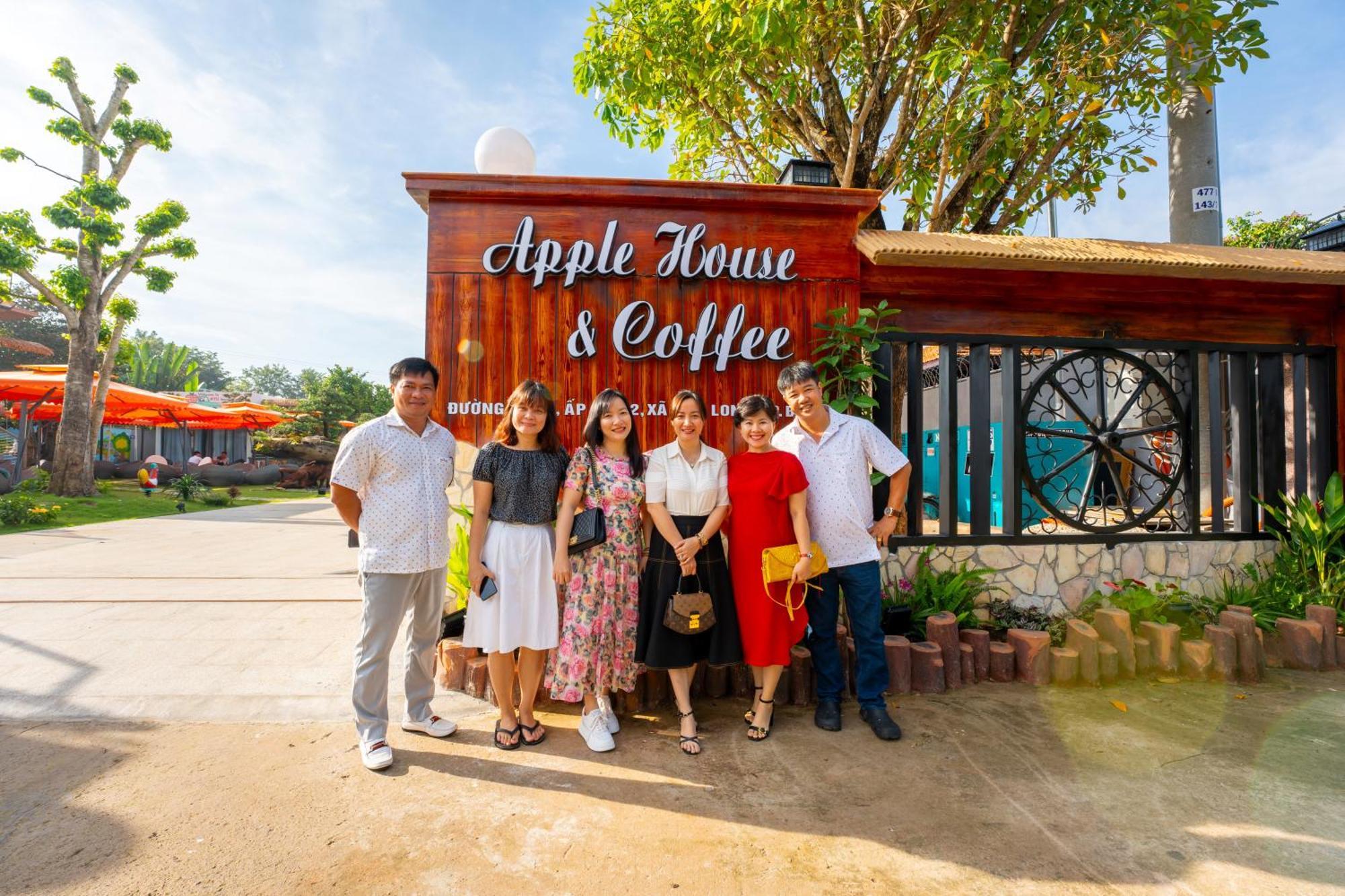 Apple House & Coffee Hotell Ba Ria Exteriör bild
